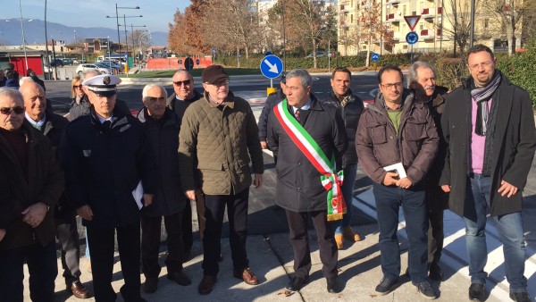 Un momento dell'inaugurazione della rotatoria di via Sallustio