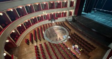 TORNA A SPLENDERE IL LAMPADARIO DEL TEATRO CANIGLIA DOPO 30 ANNI